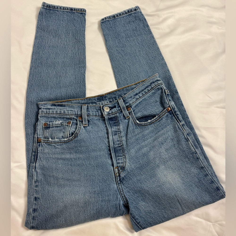 Levi’s 501 Straight Leg Jeans Size 28 Light Wash High Rise Vintage Fit